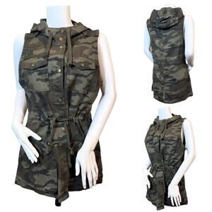 NWT Maurices Camouflage Snap Front Hooded Vest SZ M $49